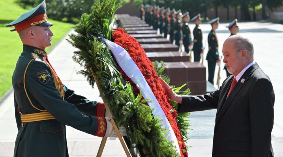 Король Малайзии Султан Ибрагим возложил цветы к Могиле Неизвестного Солдата
