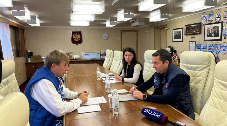 Губернатор Андрей Чибис и руководитель Росмолодёжи Григорий Гуров обсудили реализацию различных программ и проектов для молодых северян