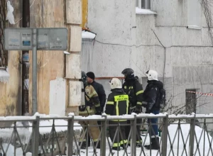 В Казани эвакуировали жильцов еще одного дома из-за прилета БПЛА по крыше