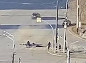 Пять человек пострадали при наезде авто на пешеходов на перекрестке в Челябинске