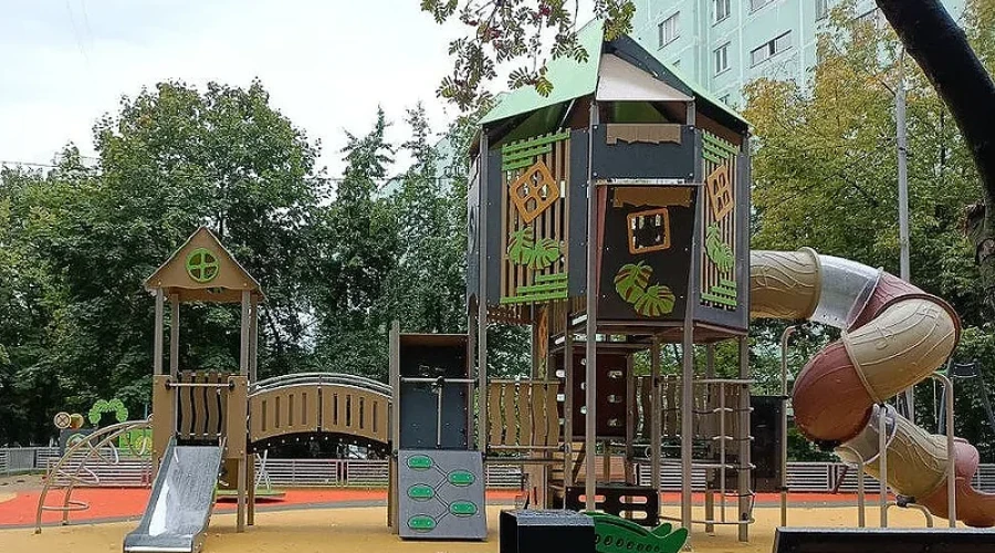 В Одинцово открыли новую детскую площадку на месте пропавшей в июне