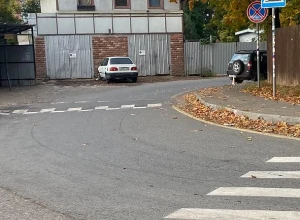 Рядом со станцией МЦД-1 «Немчиновка» в Одинцовском округе снесли незаконную постройку, в которой ранее был автосервис. 