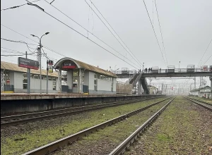 Пытался залезть на платформу: мужчина погиб под колёсами электрички в Голицыно