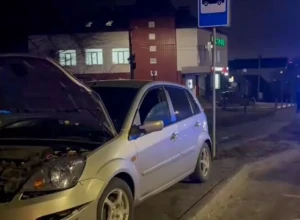 В Курске шесть человек пострадали при въезде автомобиля в остановку
