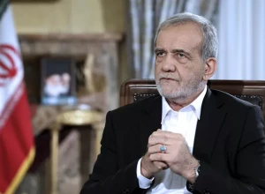 Пезешкиан пообещал иранцам решить проблемы и обвинил в беспорядках США и Израиль