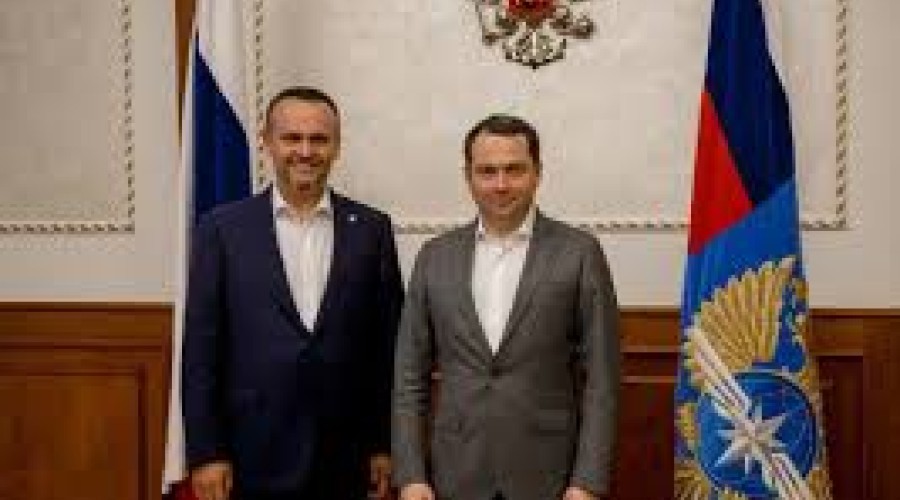 Министр транспорта РФ Андрей Никитин и губернатор Андрей Чибис обсудили комплексное развитие транспортной инфраструктуры в Мурманской области