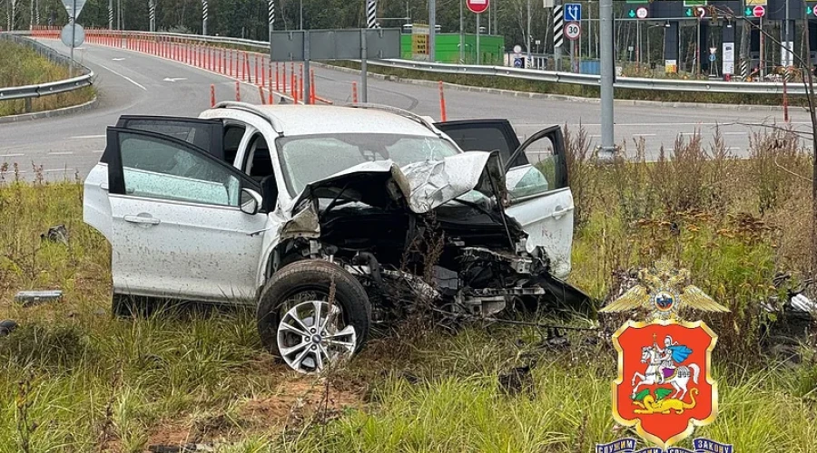 В Трёхгорке пьяный водитель на «Форде» протаранил фонарный столб