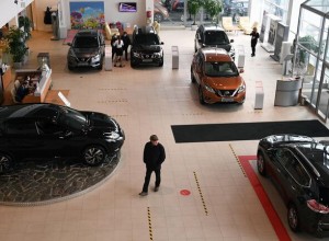 Темпы снижения продаж новых автомобилей в России упали с 27% до 11%