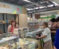Экологически чистые продукты с фермы на прилавках магазина в Звенигороде