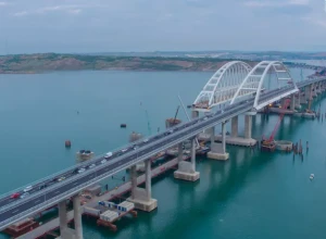 Движение автотранспорта по Крымскому мосту временно перекрыли