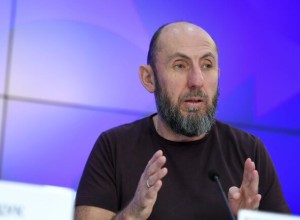 Директору МХАТа Кехману предъявили обвинения в растрате