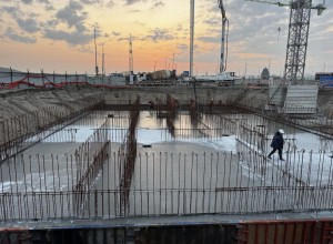 Укладку фундамента первых домов завершили на стройке ЖК Кольские Огни