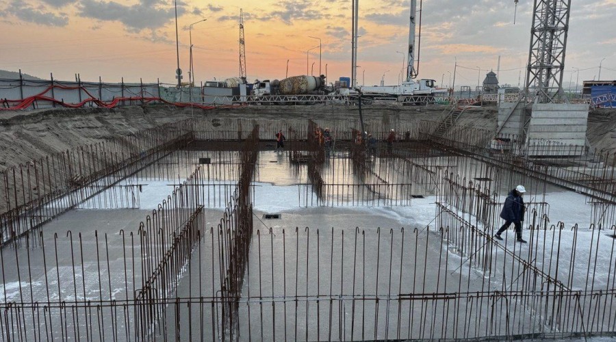 Укладку фундамента первых домов завершили на стройке ЖК Кольские Огни