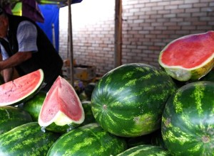 Арбуз лучше покупать в августе, а по звуку он должен напоминать барабан