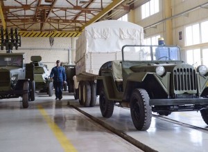 ГАЗ-67 открыл парад, посвященный освобождению Великого Новгорода от фашистов