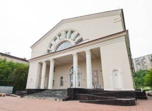 По нацпроекту «Семья» в Мурманской области капитально отремонтируют два детских сада, дом-интернат для престарелых и инвалидов и Центр досуга и молодёжи