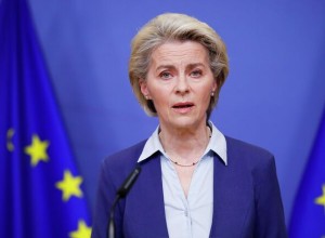 ЕК не сохранила переписку фон дер Ляйен с главой Pfizer Бурла по вакцинам