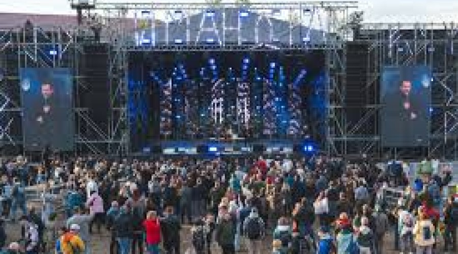 Губернатор Андрей Чибис посетил фестиваль северной культуры «Имандра»