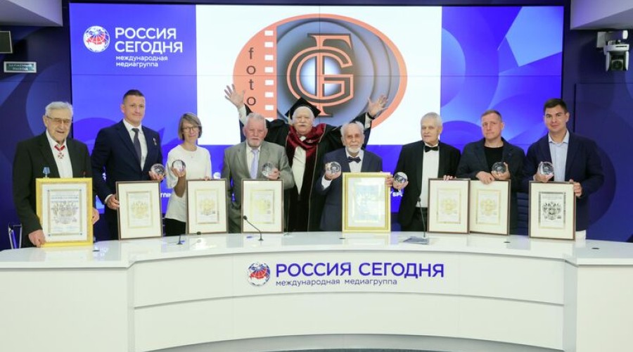 Фотокорреспонденты АПН Киселев и Редлих получили дипломы Золотого глаза России