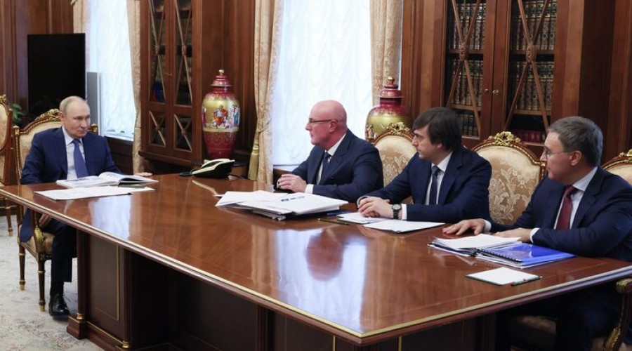 Путин: рабочие специальности стали интересными для выпускников школ