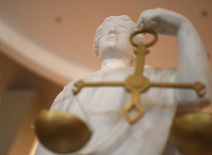 Суд обязал вернуть в Россию картину Мастерская, которую сняли с торгов