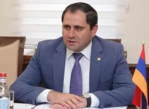 Глава МО Армении Папикян опроверг информацию о досмотре азербайджанцами военных