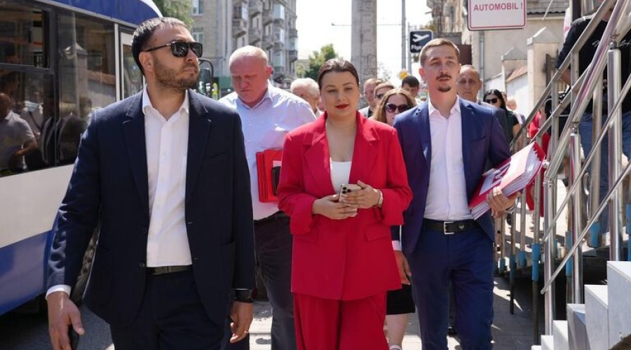 Оппозиционная партия Возрождение подала документы в ЦИК Молдавии