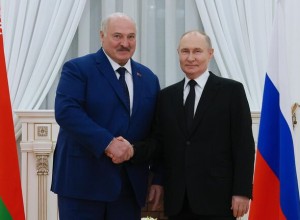 Путин и Лукашенко обсудят в Петербурге экономику и двусторонние отношения