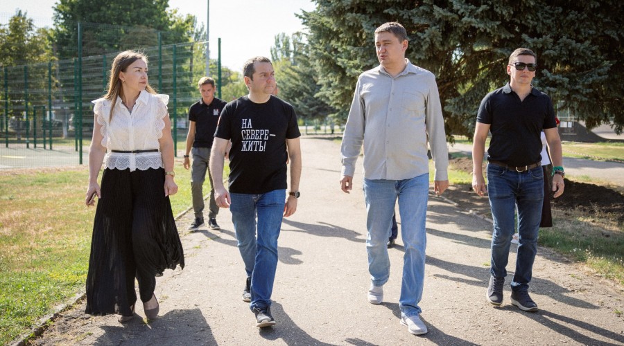 Губернатор Андрей Чибис осмотрел объекты в Приморском округе Запорожской области, созданные и модернизированные в рамках шефской помощи