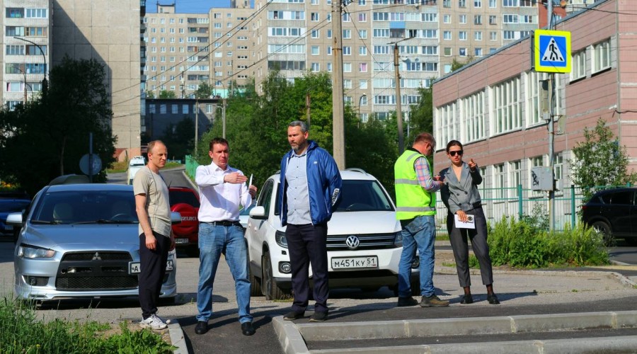 Ремонт дорог в Мурманске: ход работ на объектах нацпроекта «Инфраструктура для жизни» проверили общественники и депутаты 