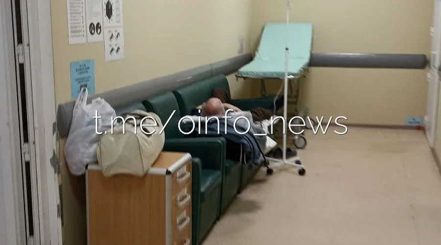 «Пациенты лежат в коридорах, лекарств нет»: горожанин о проблемах в корпусе больницы Одинцово