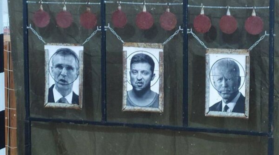 Организатор фестиваля в Томске объяснила портреты Зеленского и Байдена в тире