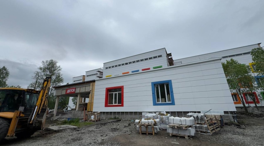В Апатитах продолжается капитальный ремонт двух поликлиник