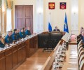 Губернатор Андрей Чибис наградил спасателей, участвовавших в операциях в Хибинах и Ловозерских тундрах 