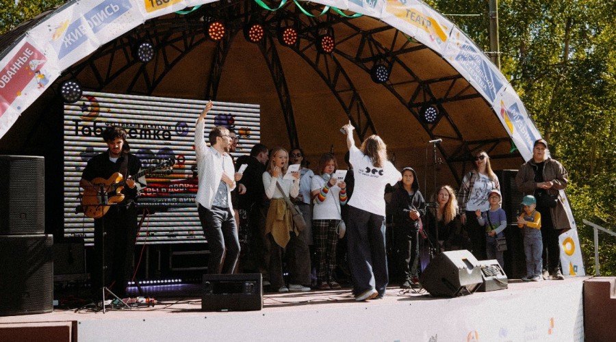 На фестивале искусств «Табуретка» в Мончегорске вышьют гигантскую скатерть, снимут фильм и выпустят на площадь огромных динозавров