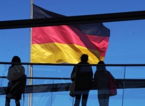В Берлине суд оправдал сатирика Эль Хотцо после шутки про Трампа