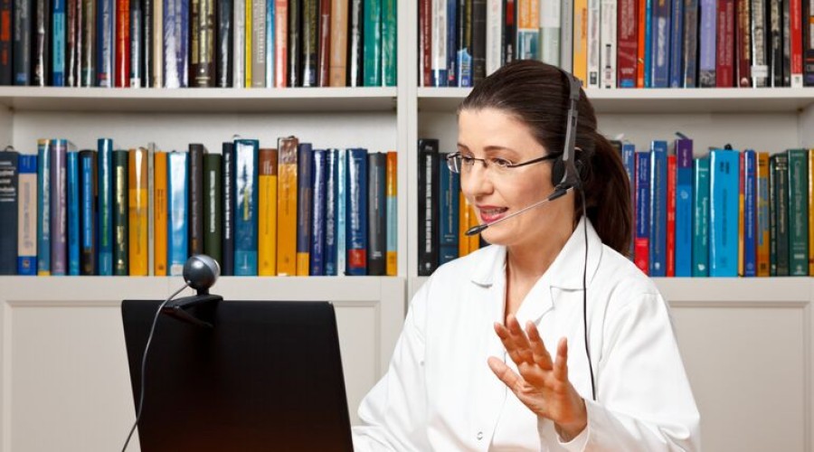 Врачи смогут использовать ИИ в телемедицине с 1 сентября